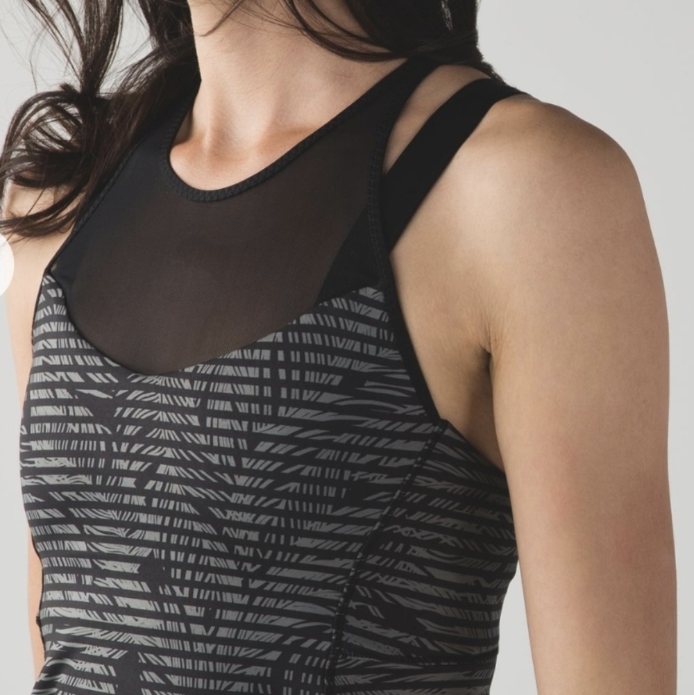 LULULEMON running in the city sheer detailed black tank top size 4 - Picture 3 of 14